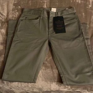 NWT Banana Republic Slim Fit traveler pant.
